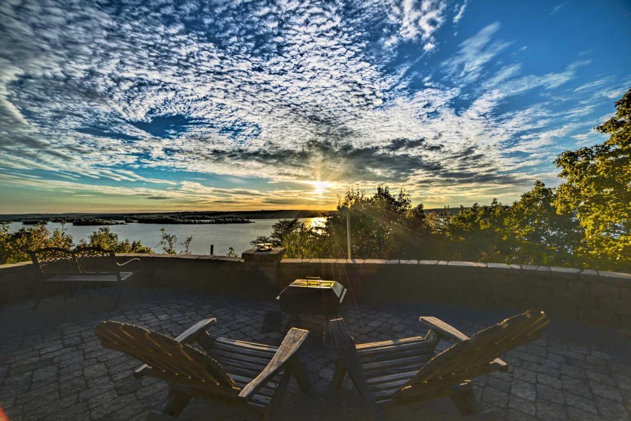 Vila Historic Cabin With Stunning Kentucky Lake View Waverly Exteriér fotografie